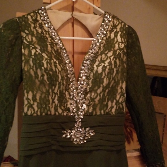 Custom gown - Picture 4 of 5